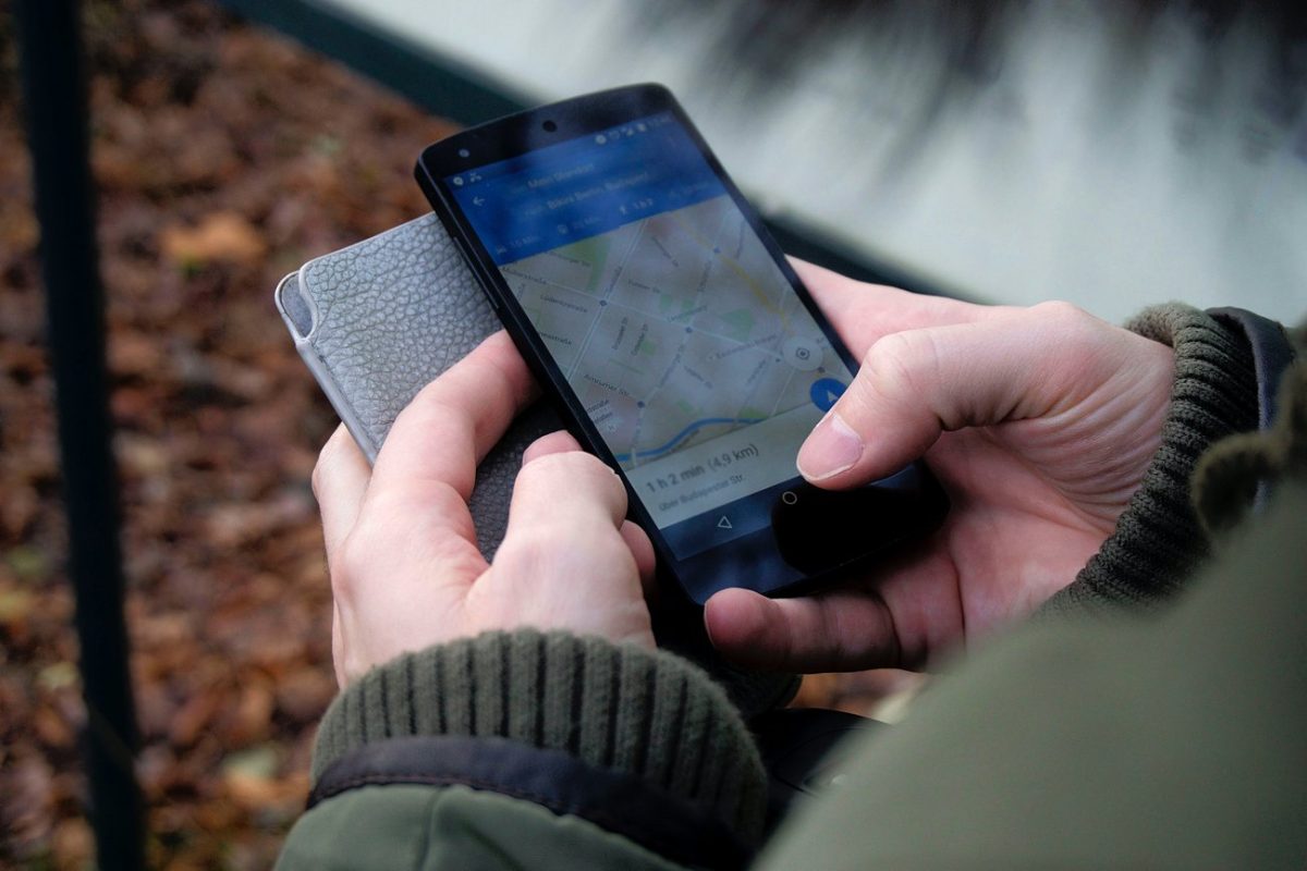 8 tips to navigate and explore safely with Google Maps