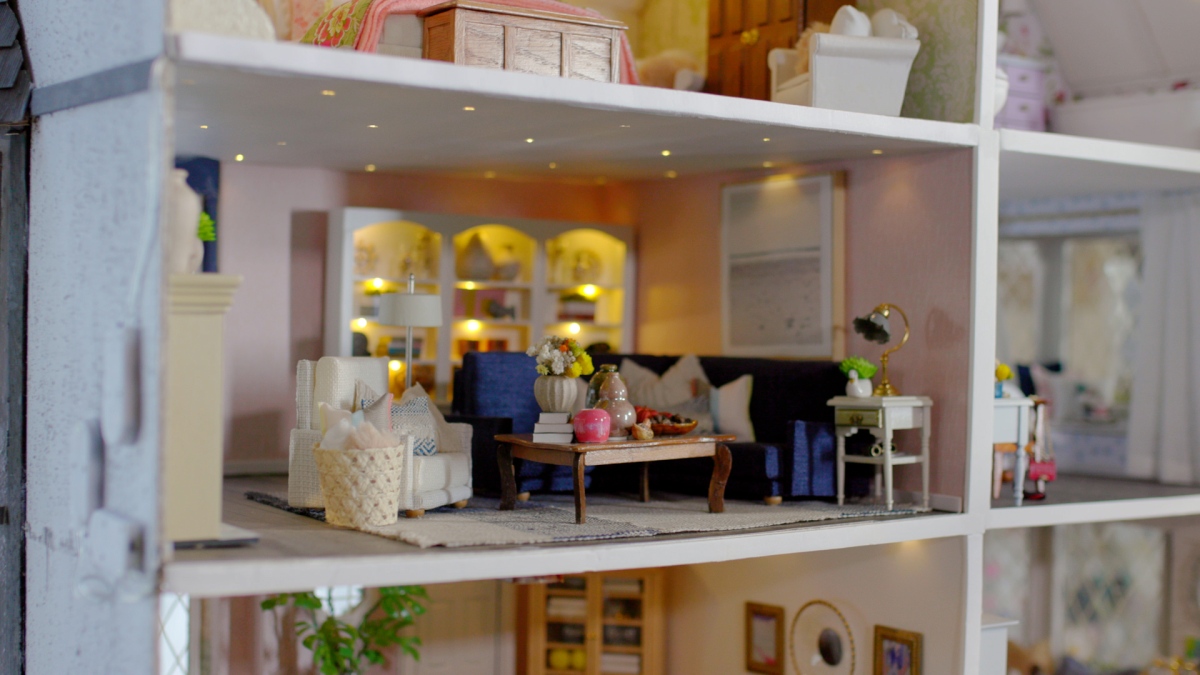 Facebook: Building a Miniature Dollhouse Business